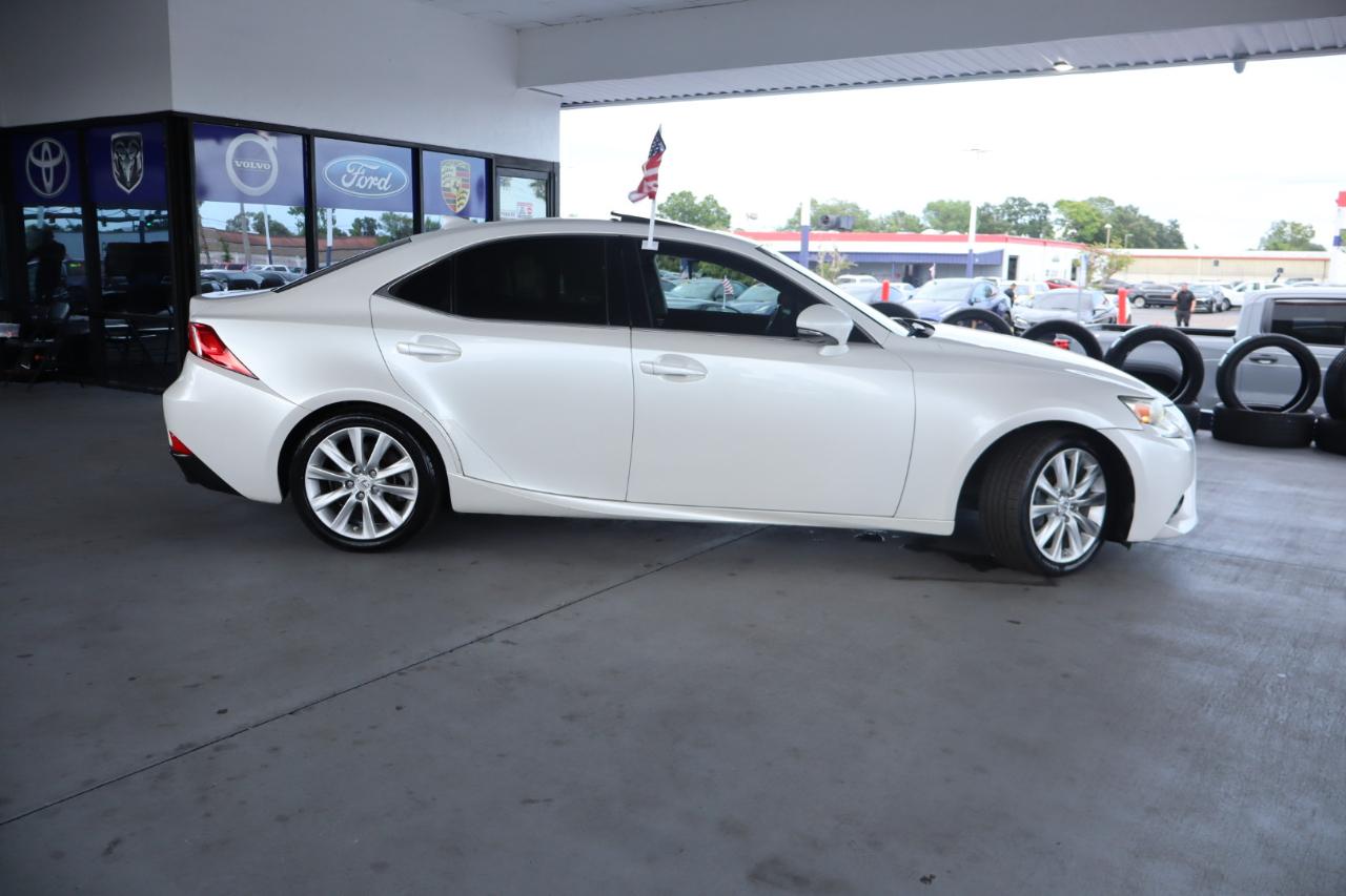 Lexus IS 200t 4dr Sdn 2016