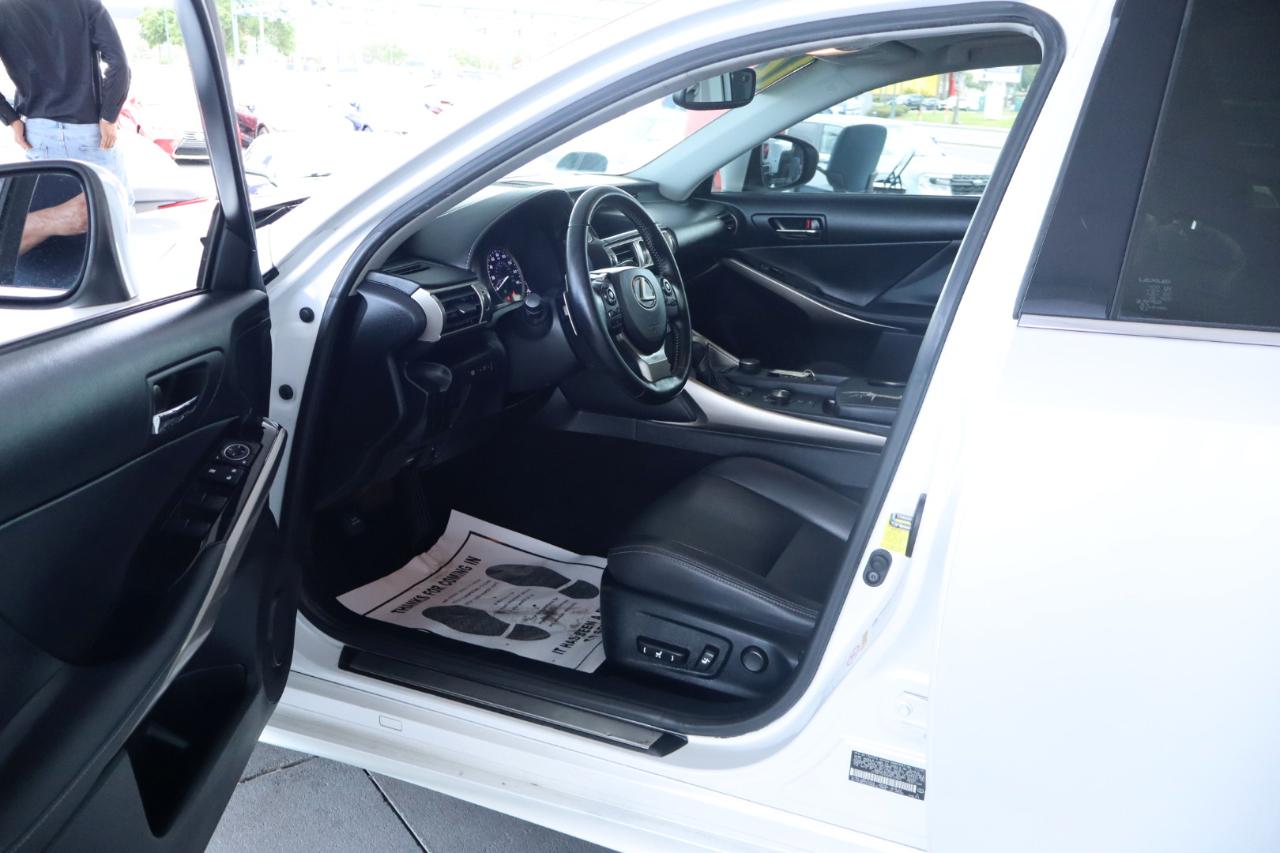 Lexus IS 200t 4dr Sdn 2016