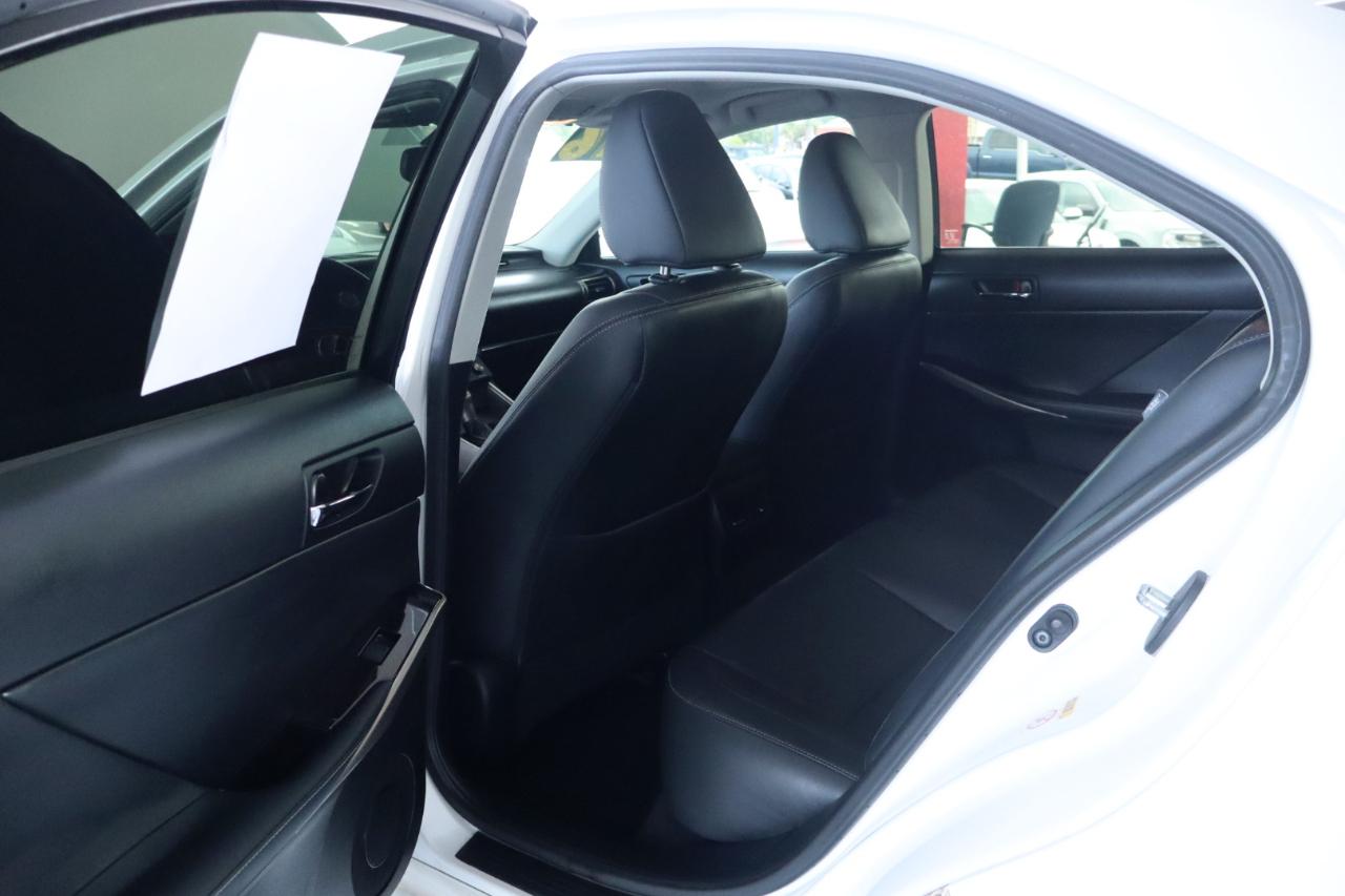 Lexus IS 200t 4dr Sdn 2016