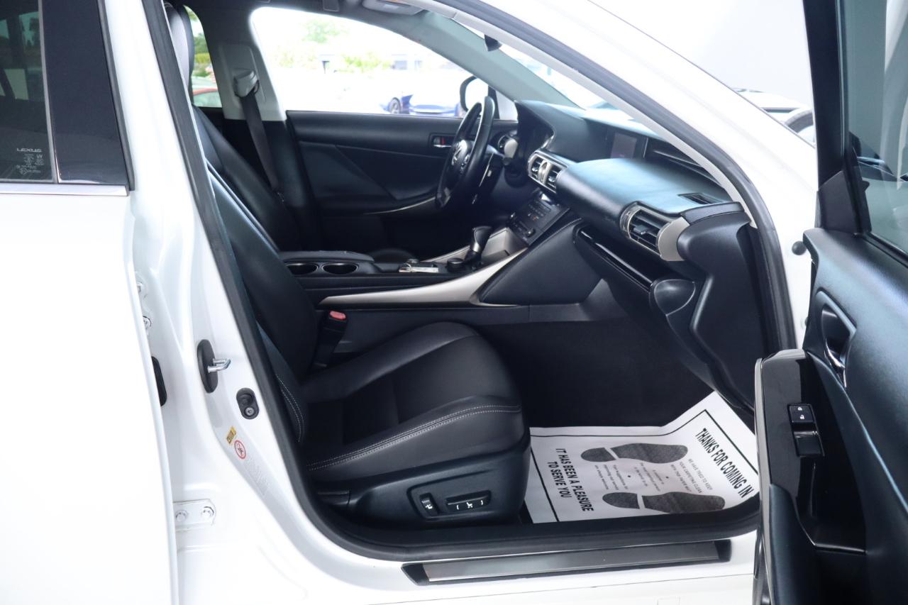 Lexus IS 200t 4dr Sdn 2016