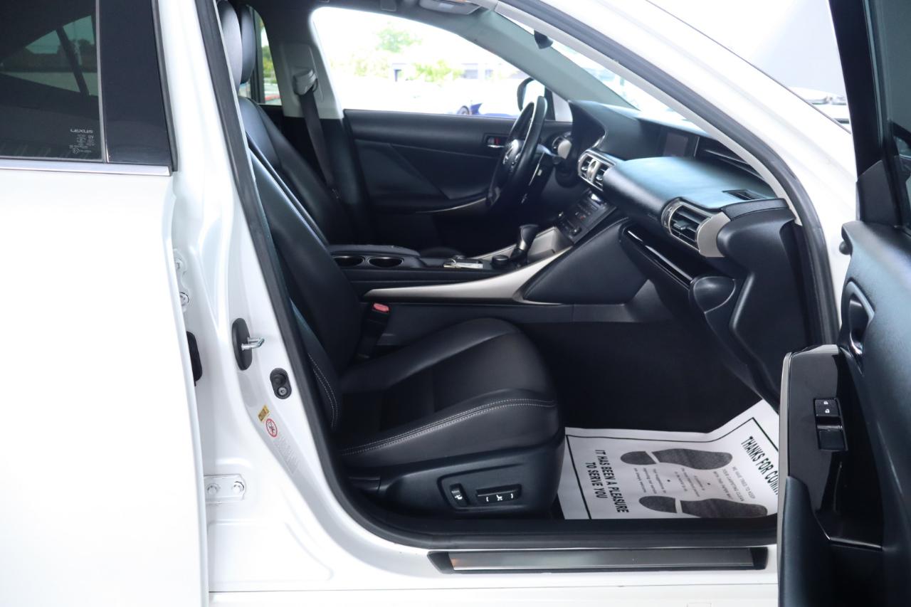 Lexus IS 200t 4dr Sdn 2016