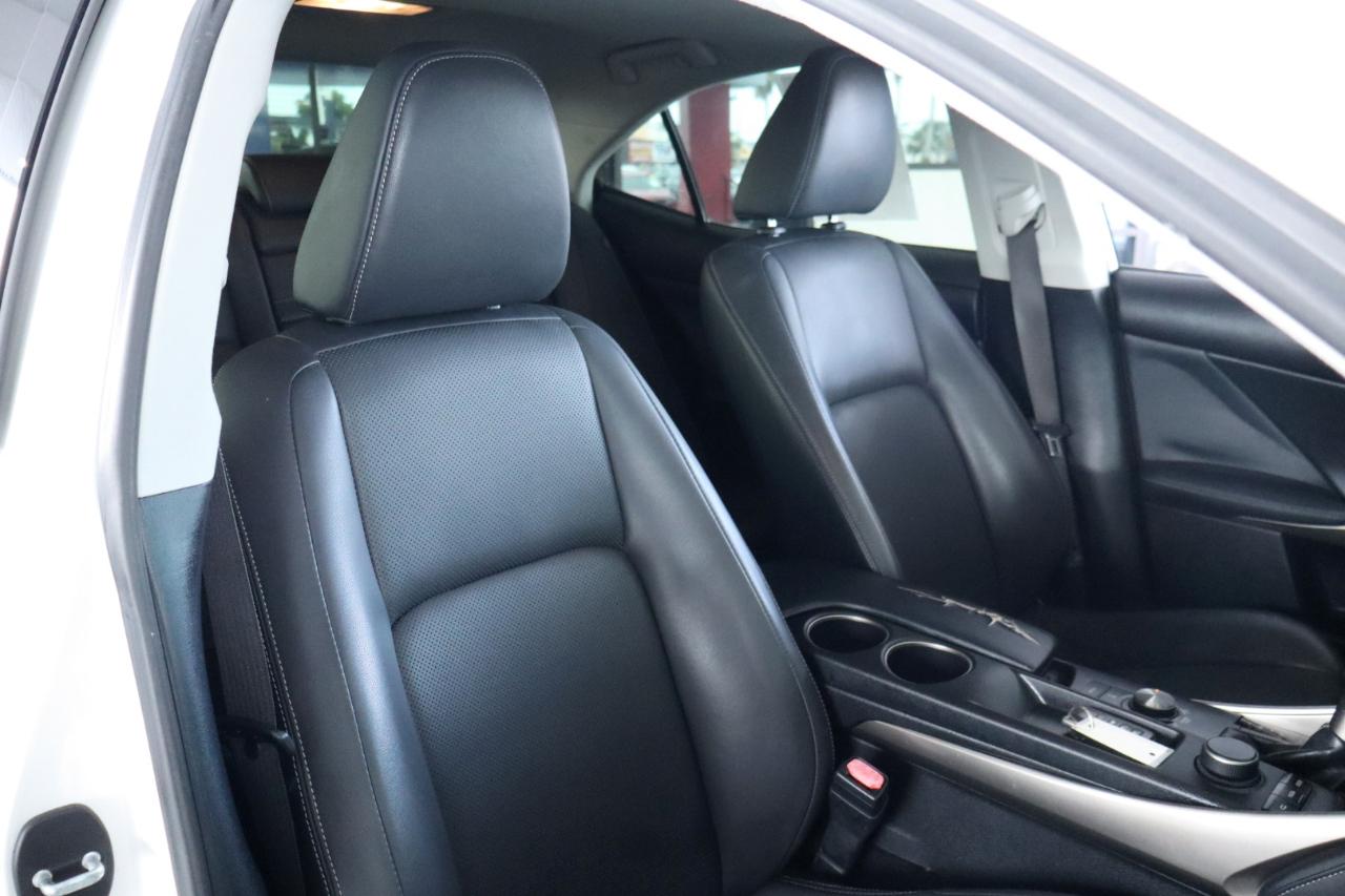 Lexus IS 200t 4dr Sdn 2016