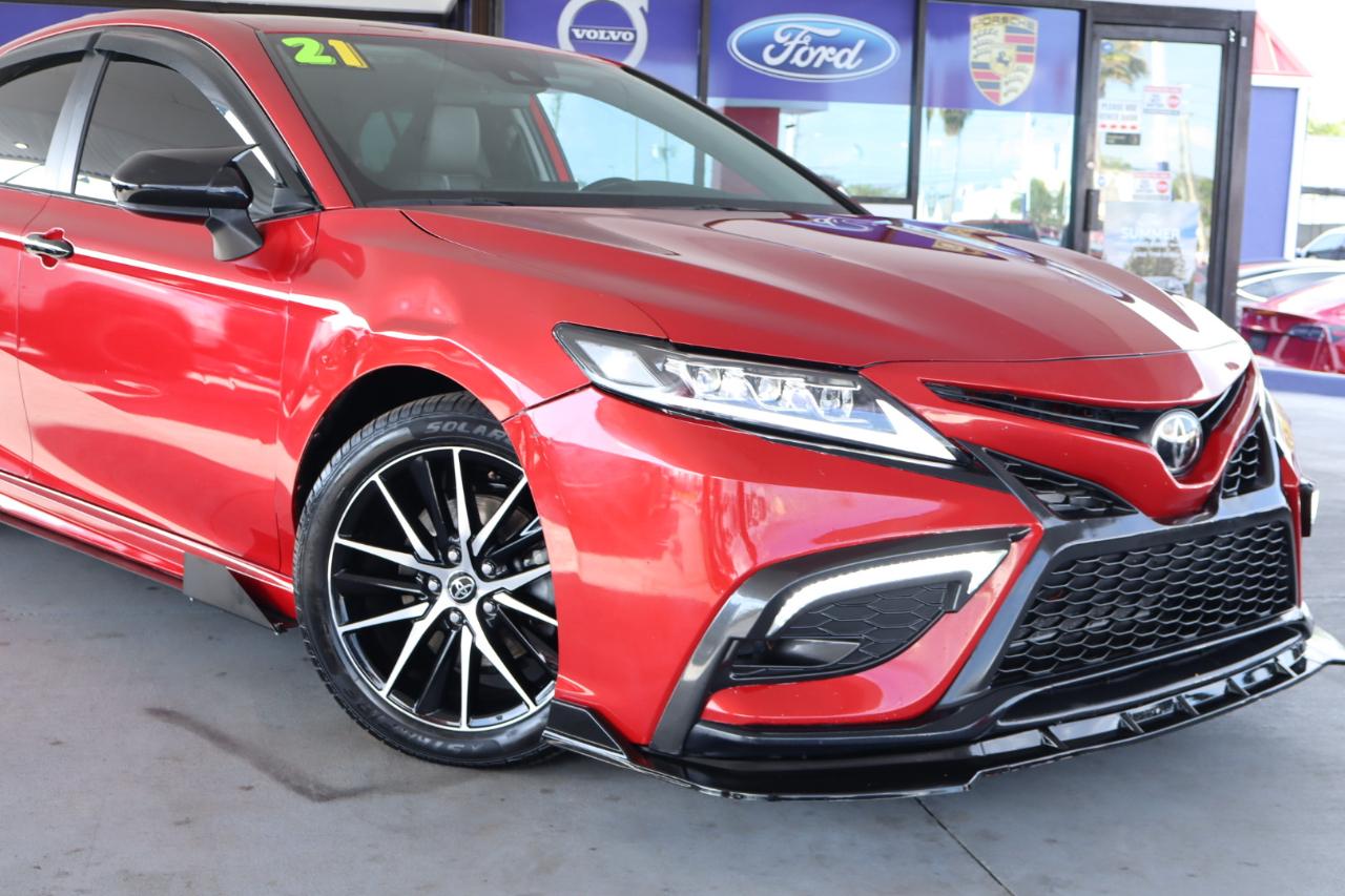 Toyota Camry SE Auto (Natl) 2021
