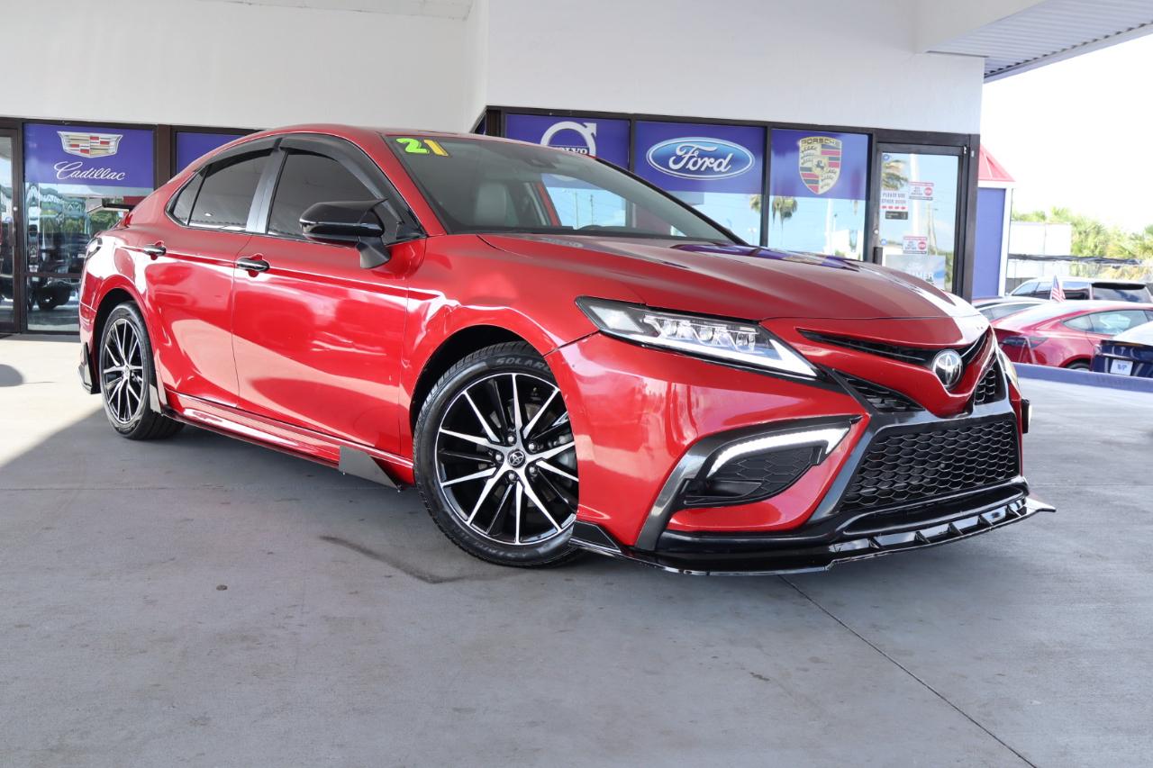 Toyota Camry SE Auto (Natl) 2021