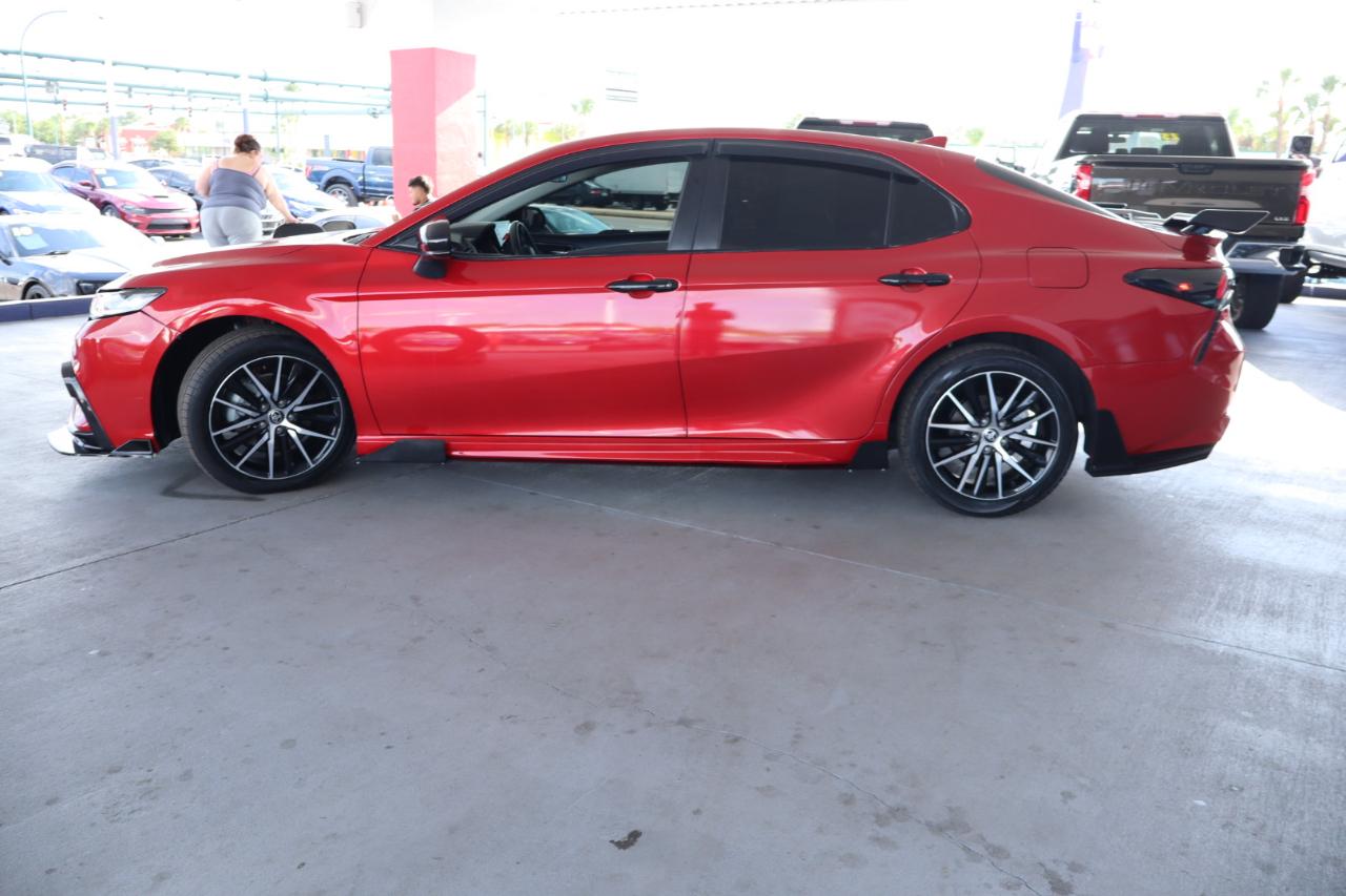 Toyota Camry SE Auto (Natl) 2021