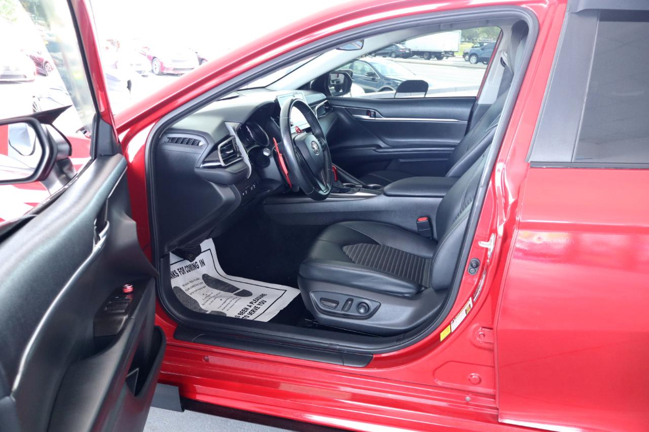Toyota Camry SE Auto (Natl) 2021