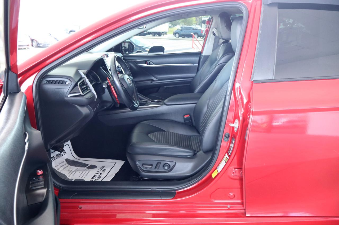 Toyota Camry SE Auto (Natl) 2021