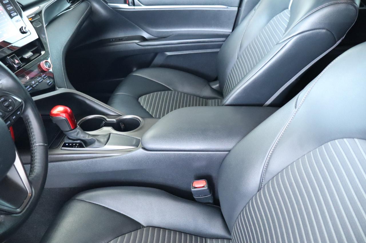 Toyota Camry SE Auto (Natl) 2021