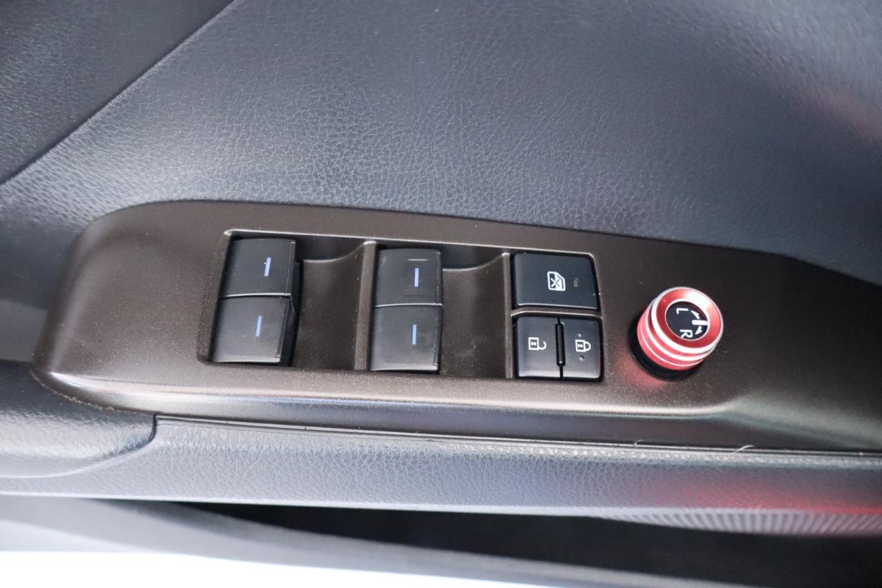 Toyota Camry SE Auto (Natl) 2021