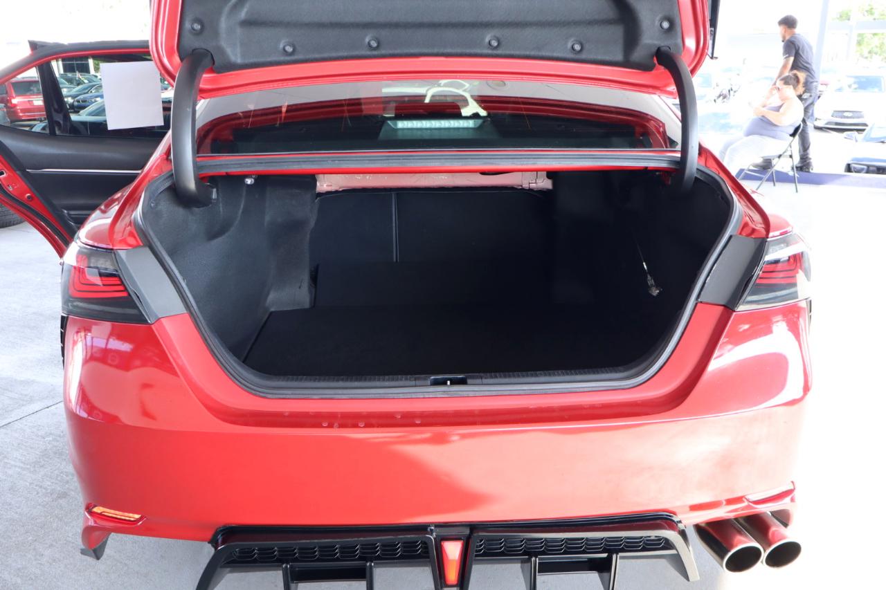 Toyota Camry SE Auto (Natl) 2021