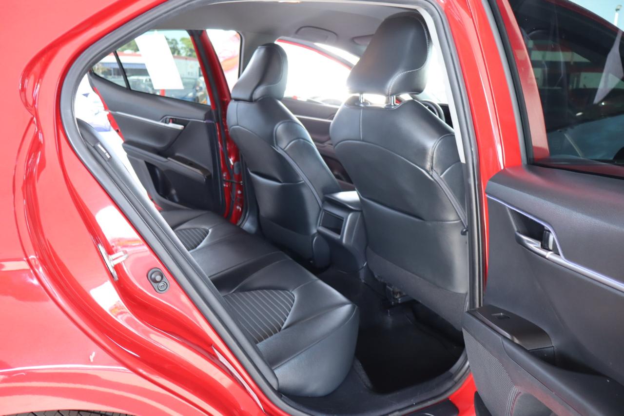 Toyota Camry SE Auto (Natl) 2021