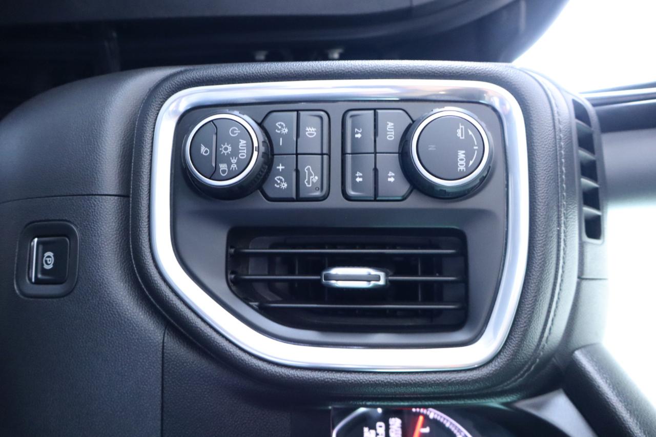 Chevrolet Silverado 1500 4WD Crew Cab 147" RST 2021