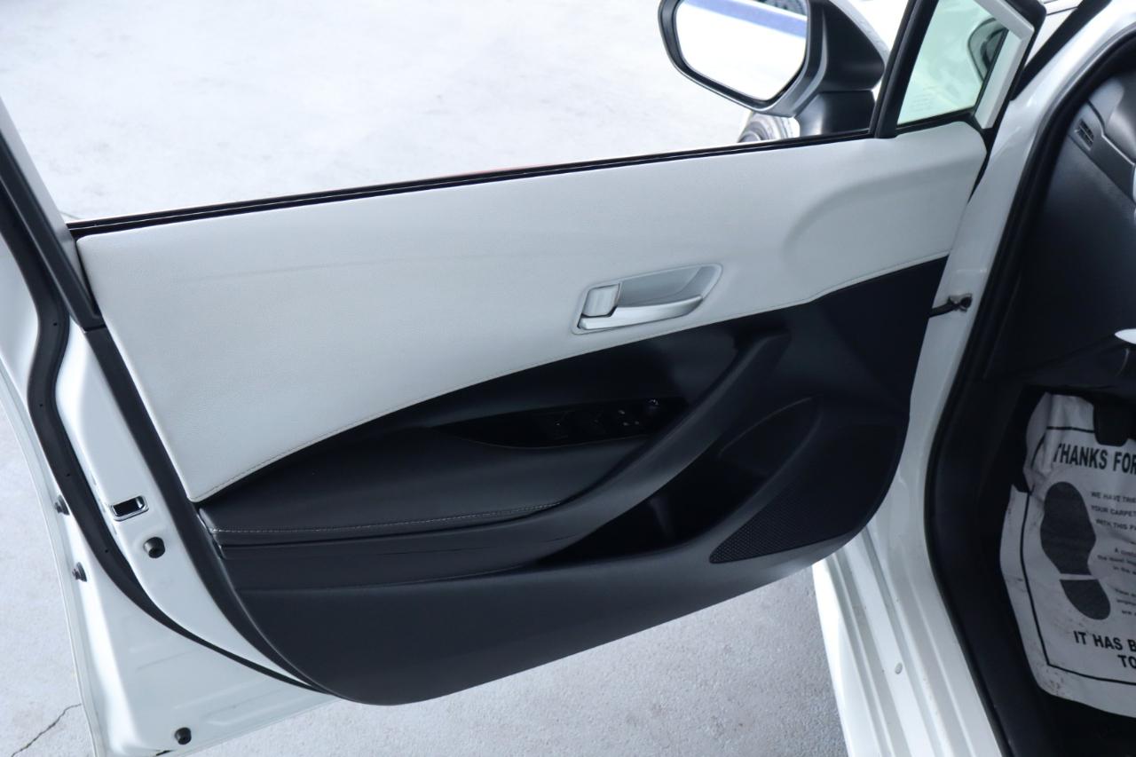 Toyota Corolla Hatchback SE Manual (Natl) 2022
