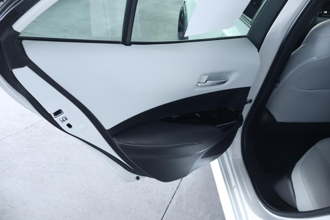 Toyota Corolla Hatchback SE Manual (Natl) 2022