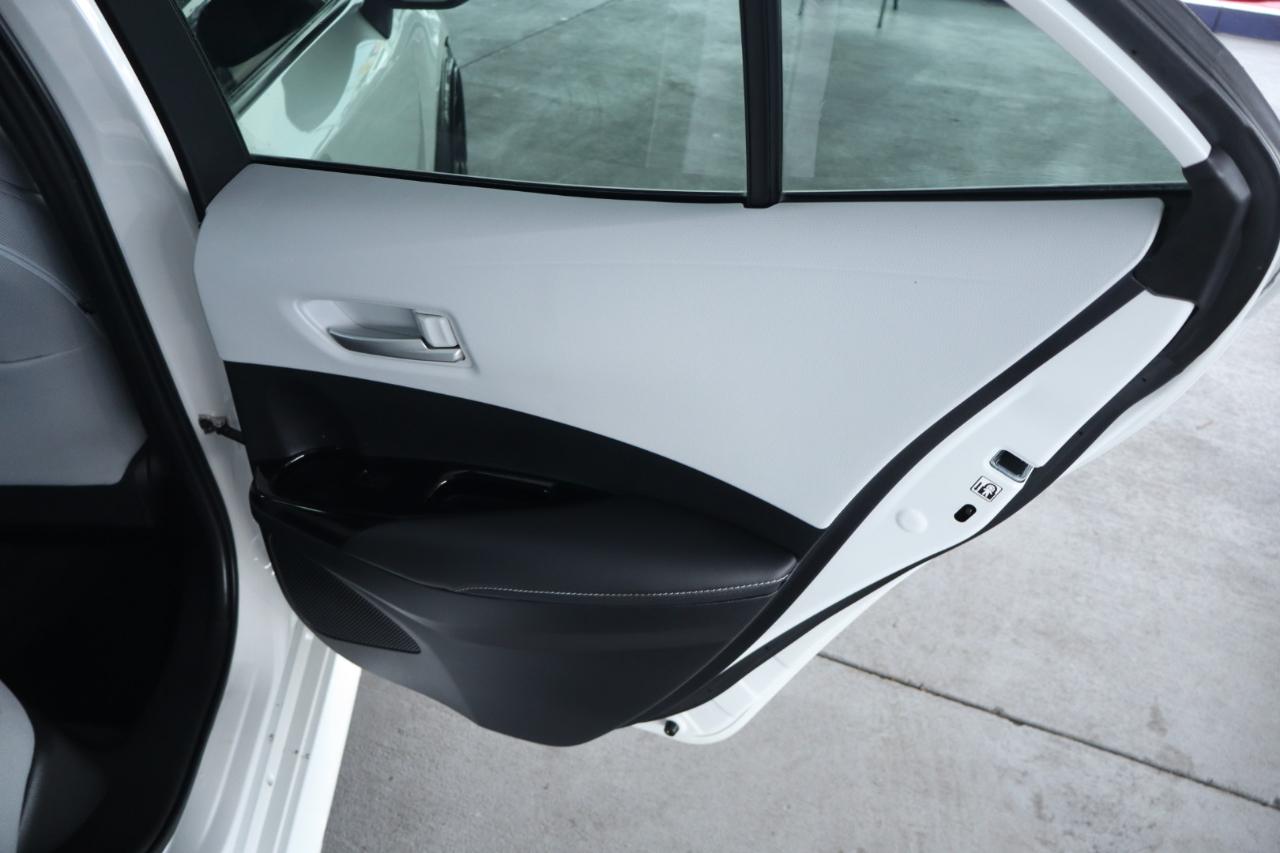 Toyota Corolla Hatchback SE Manual (Natl) 2022