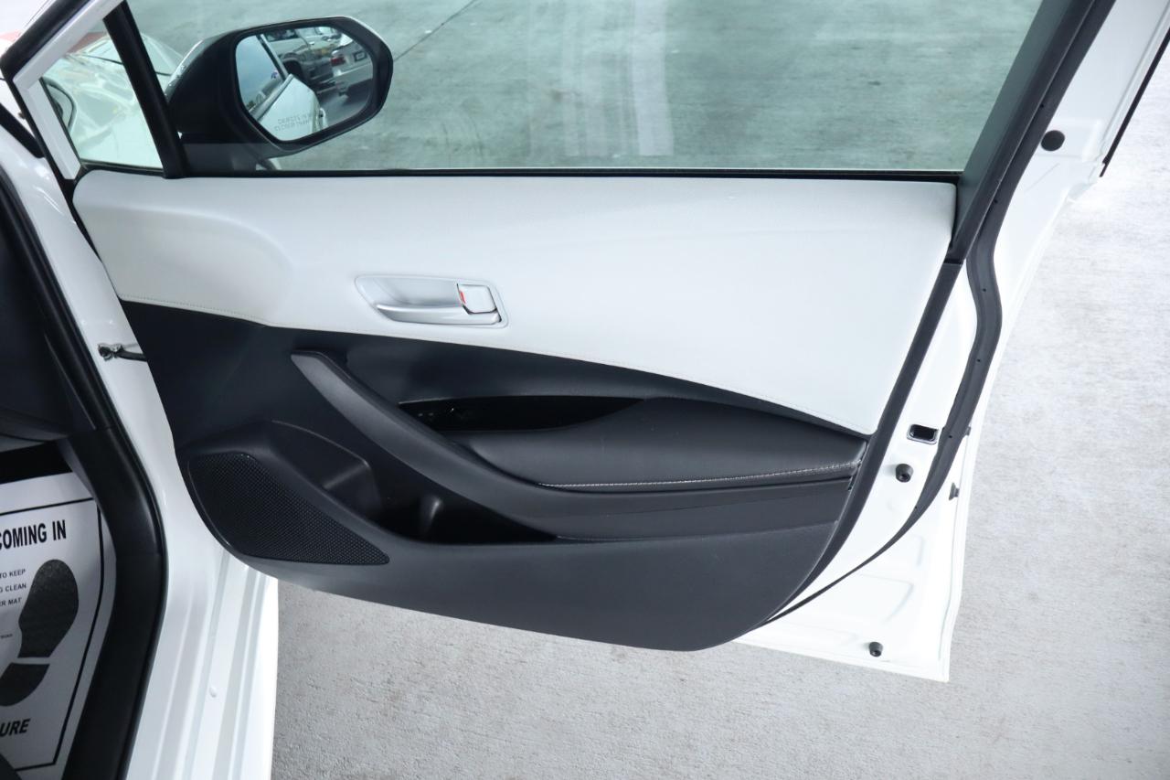 Toyota Corolla Hatchback SE Manual (Natl) 2022