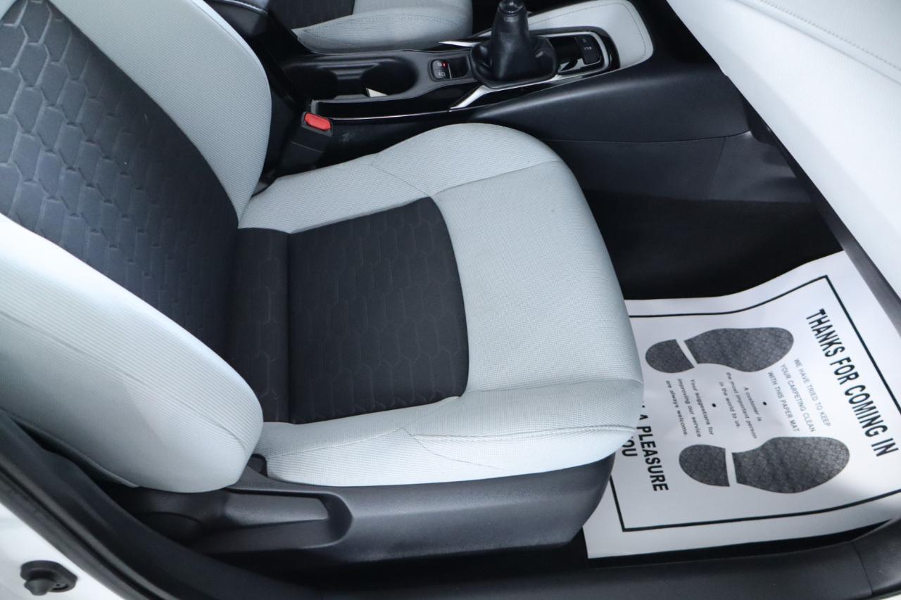 Toyota Corolla Hatchback SE Manual (Natl) 2022