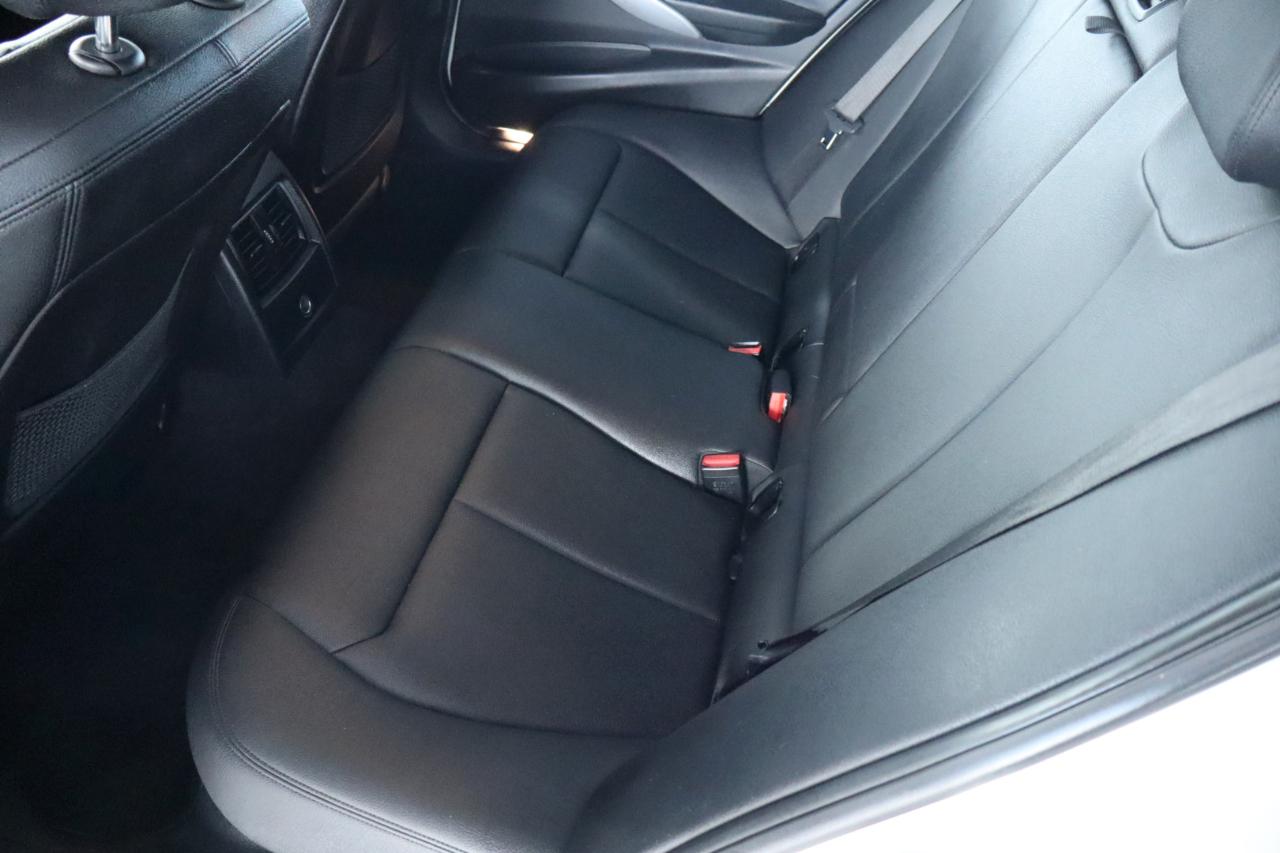 BMW 3 Series 330i xDrive Sedan 2017