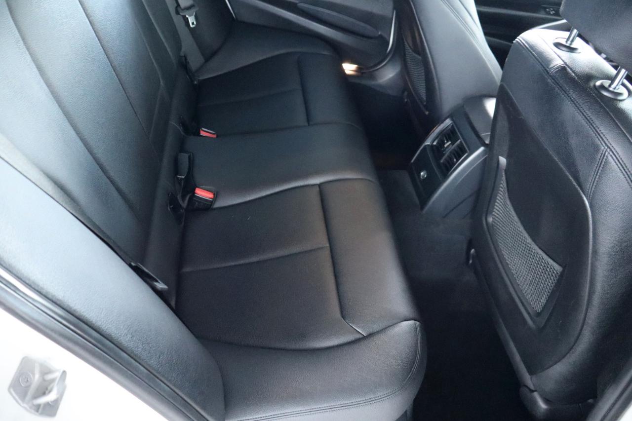 BMW 3 Series 330i xDrive Sedan 2017