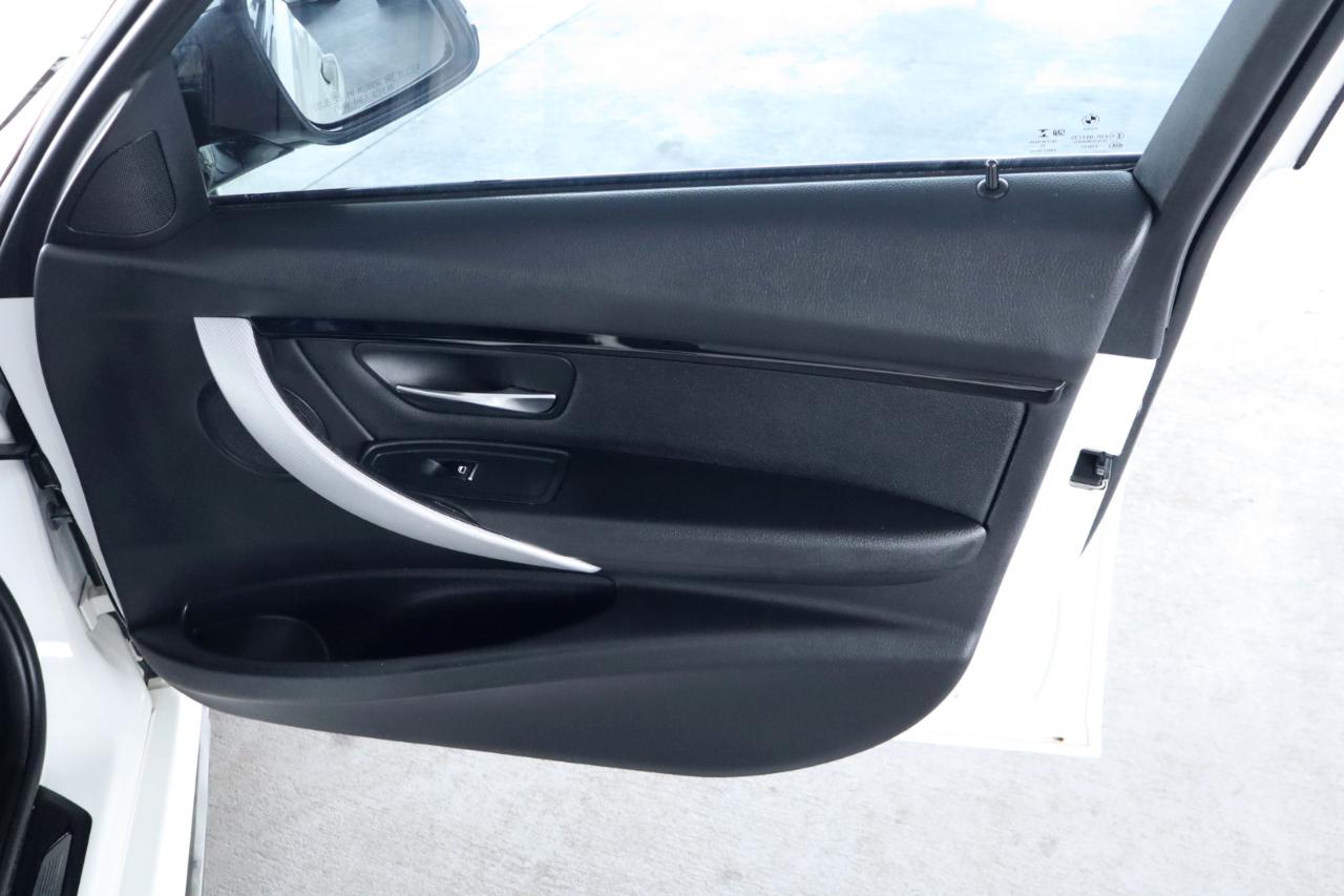 BMW 3 Series 330i xDrive Sedan 2017