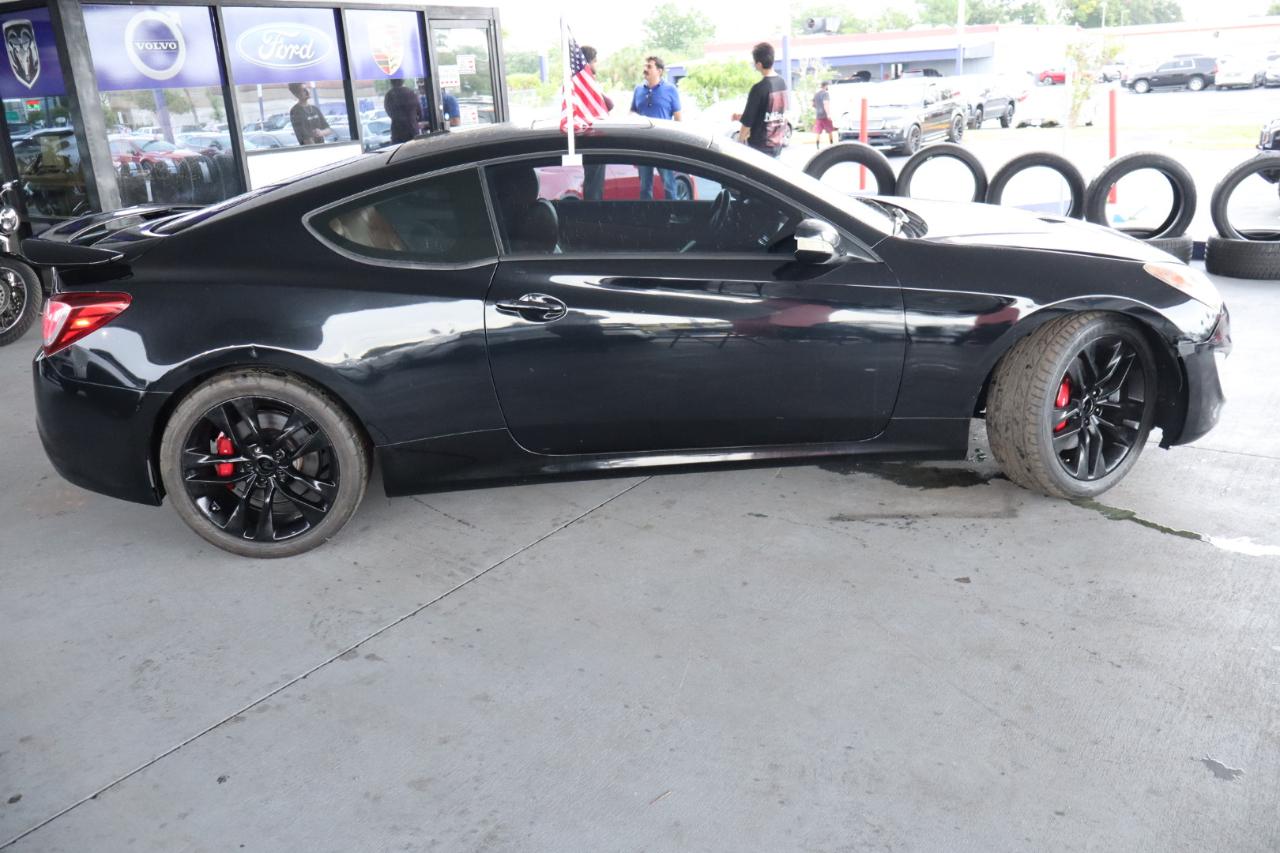 Hyundai Genesis Coupe 2dr 3.8L Man Ultimate w/Tan Seats 2015