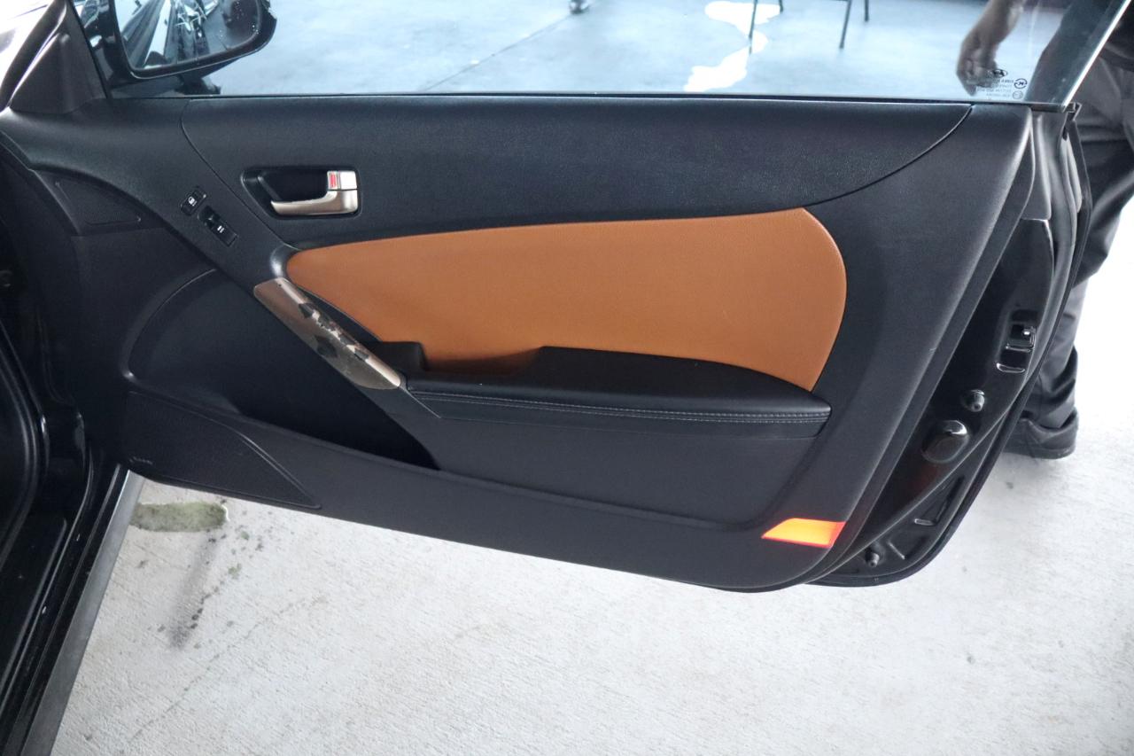 Hyundai Genesis Coupe 2dr 3.8L Man Ultimate w/Tan Seats 2015