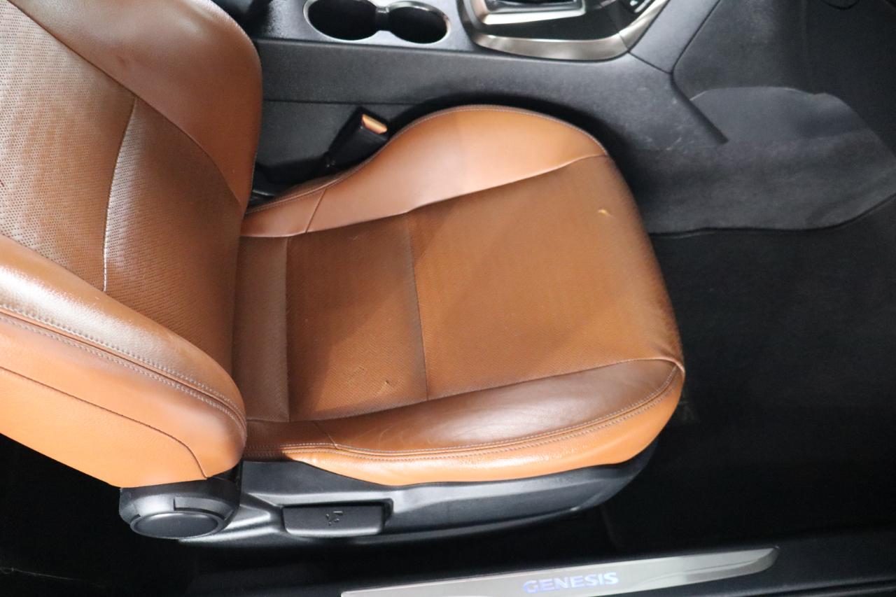 Hyundai Genesis Coupe 2dr 3.8L Man Ultimate w/Tan Seats 2015