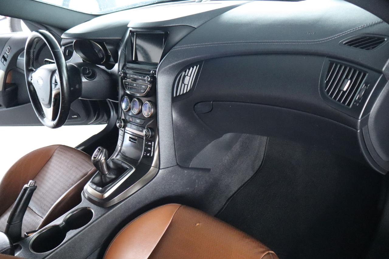 Hyundai Genesis Coupe 2dr 3.8L Man Ultimate w/Tan Seats 2015