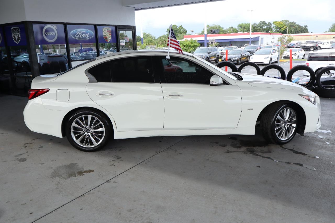 Infiniti Q50 3.0t LUXE RWD 2019