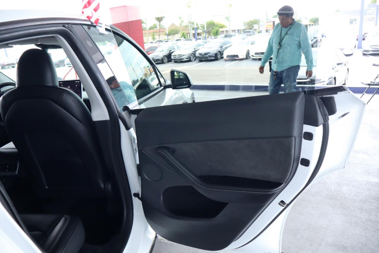 Tesla Model Y Long Range AWD 2023