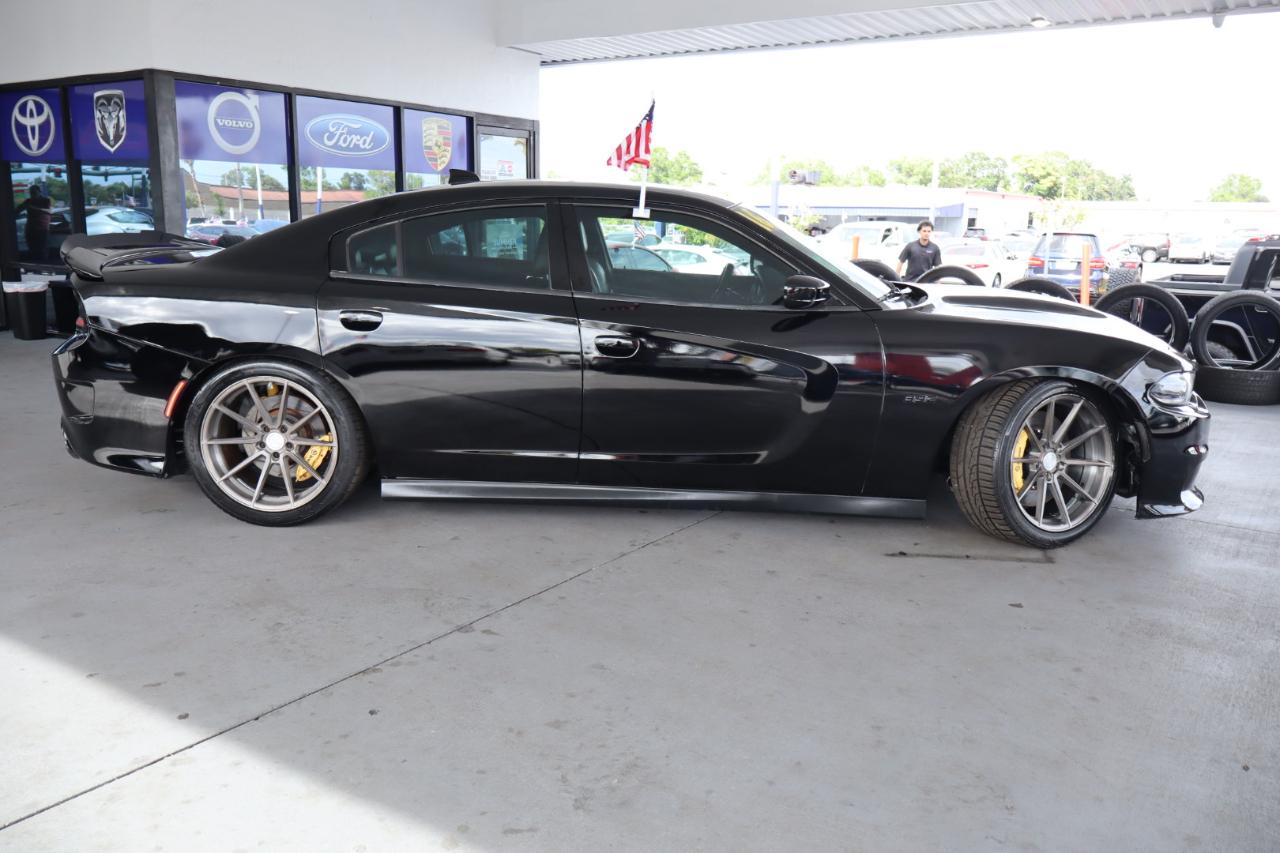 Dodge Charger 4dr Sdn SRT 392 RWD 2016
