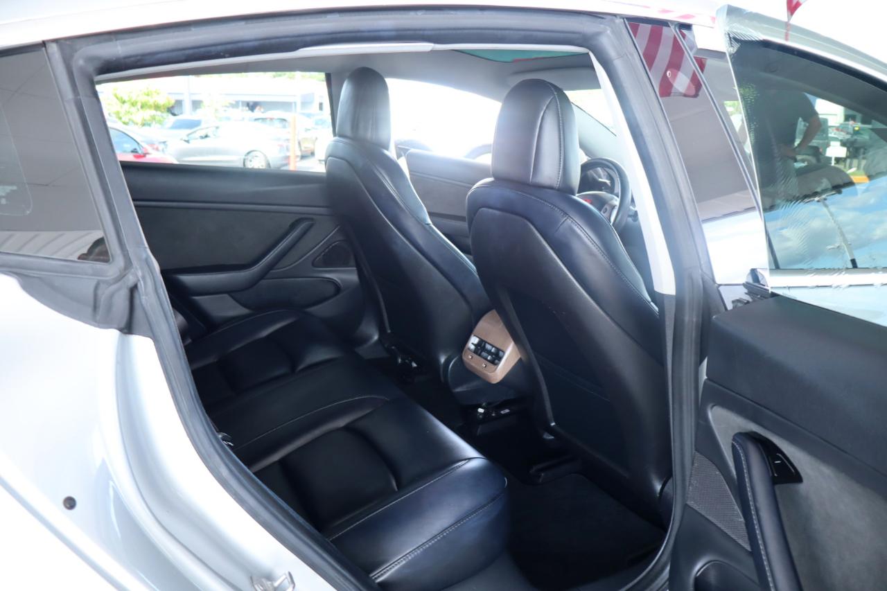 Tesla Model 3 Mid Range Battery RWD 2018