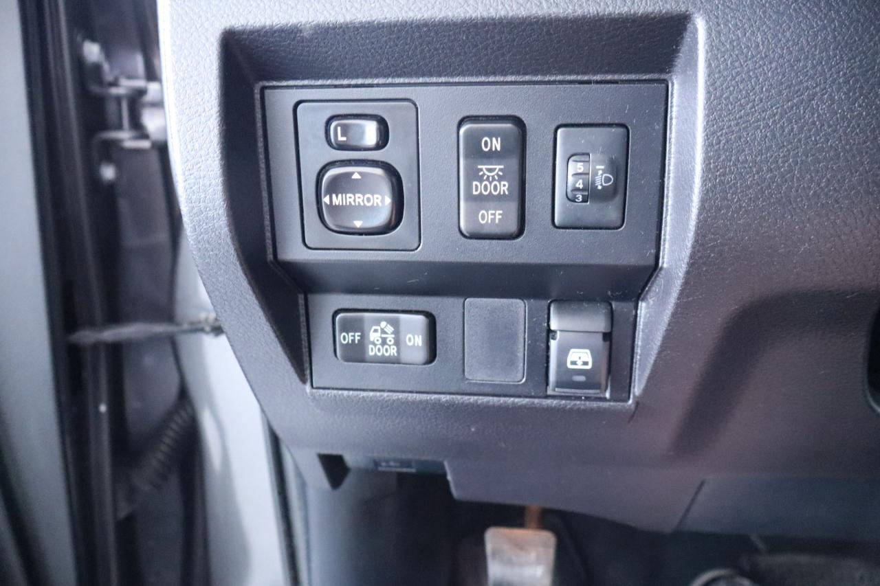 Toyota Tundra 2WD Truck CrewMax 5.7L V8 6-Spd AT SR5 (Natl) 2015