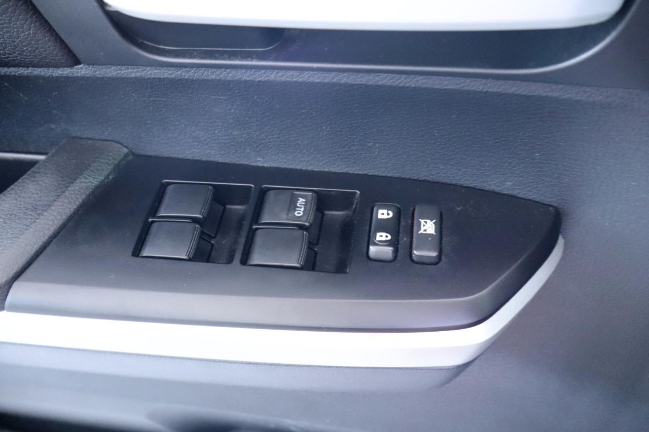 Toyota Tundra 2WD Truck CrewMax 5.7L V8 6-Spd AT SR5 (Natl) 2015