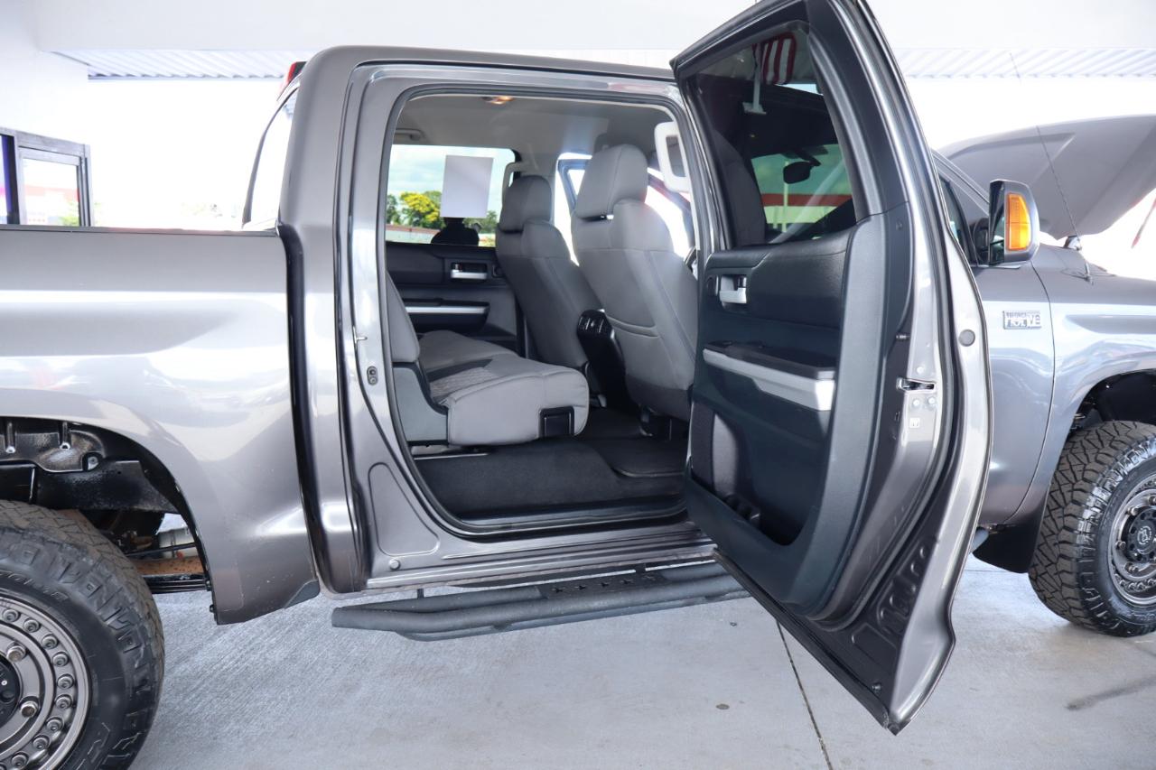 Toyota Tundra 2WD Truck CrewMax 5.7L V8 6-Spd AT SR5 (Natl) 2015