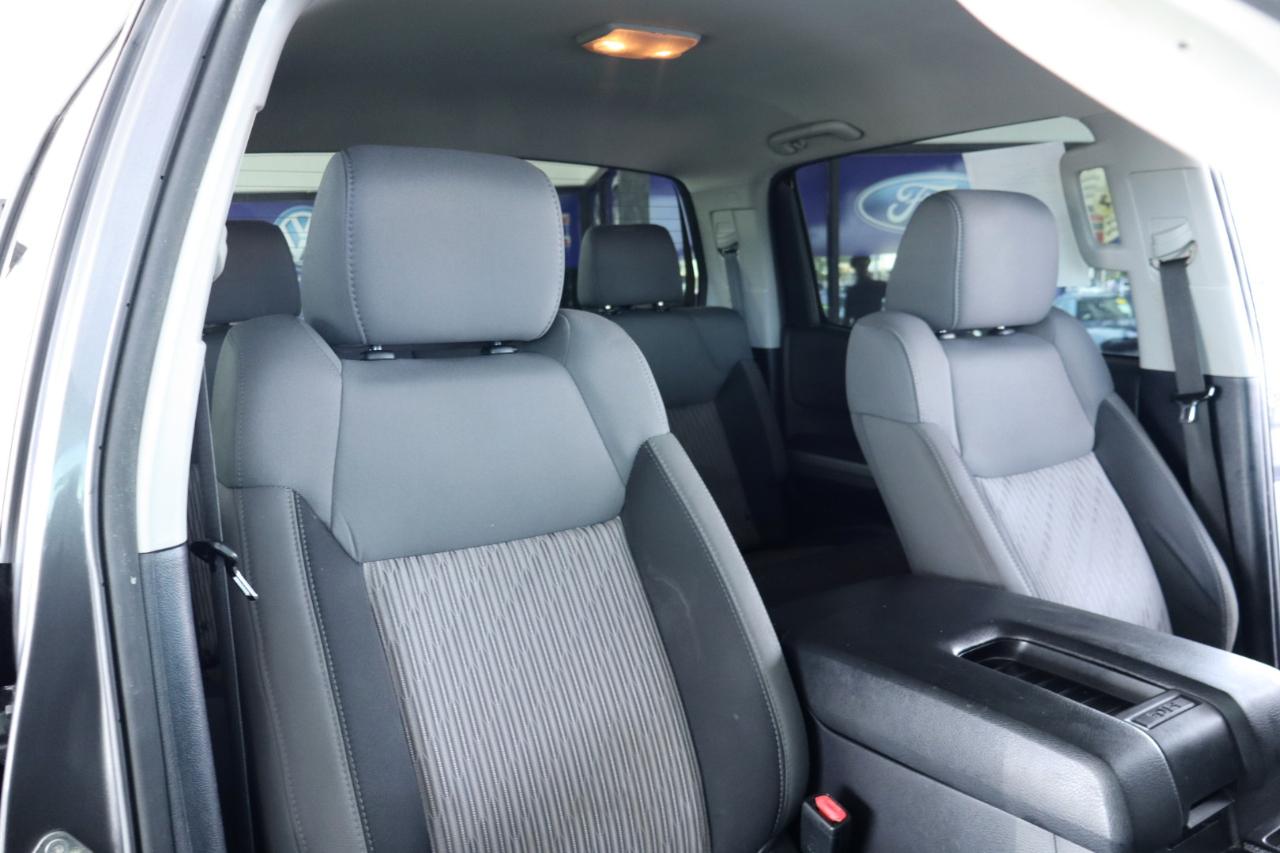 Toyota Tundra 2WD Truck CrewMax 5.7L V8 6-Spd AT SR5 (Natl) 2015