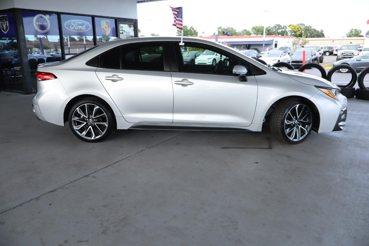Toyota Corolla SE Nightshade CVT (Natl) 2022