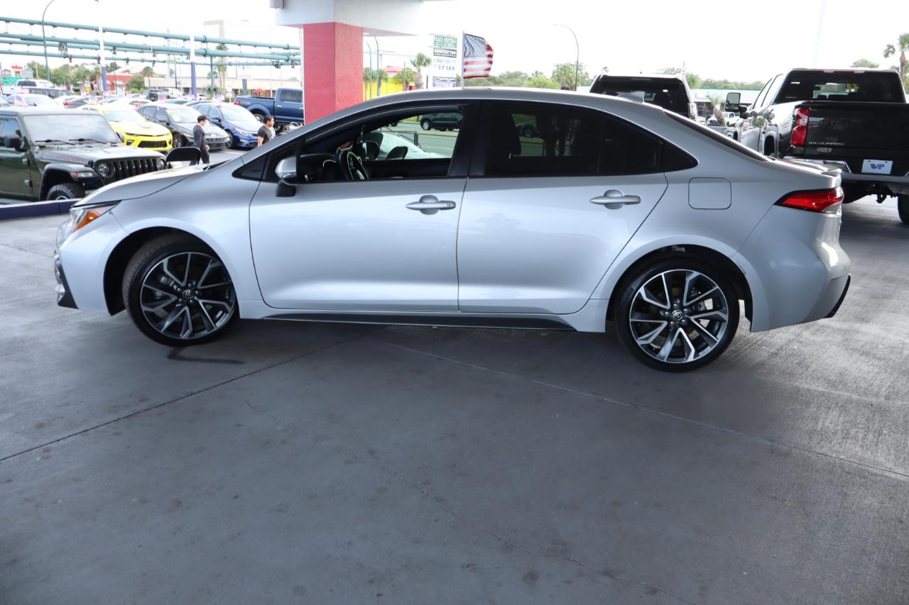 Toyota Corolla SE Nightshade CVT (Natl) 2022