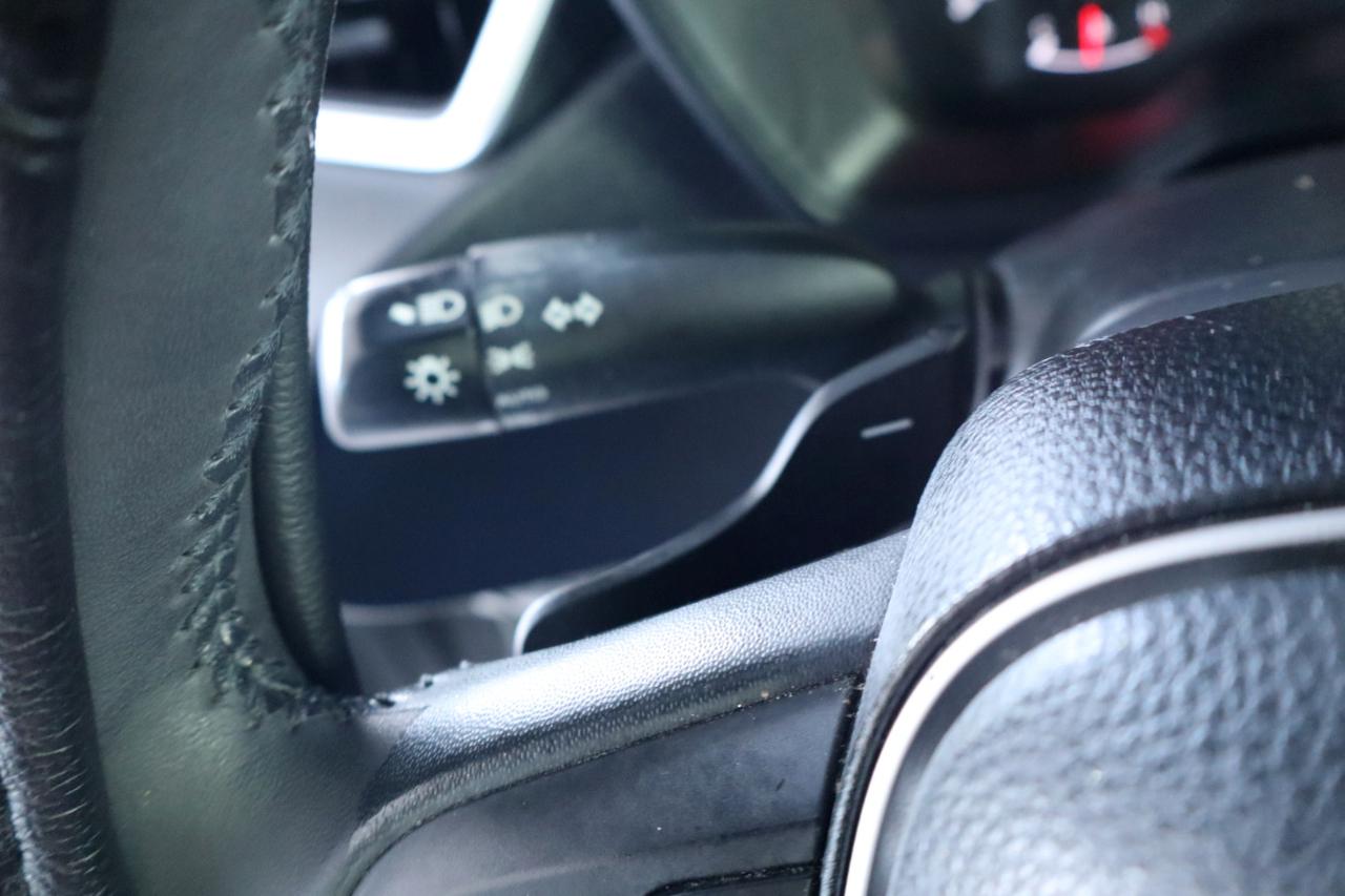Toyota Corolla SE Nightshade CVT (Natl) 2022