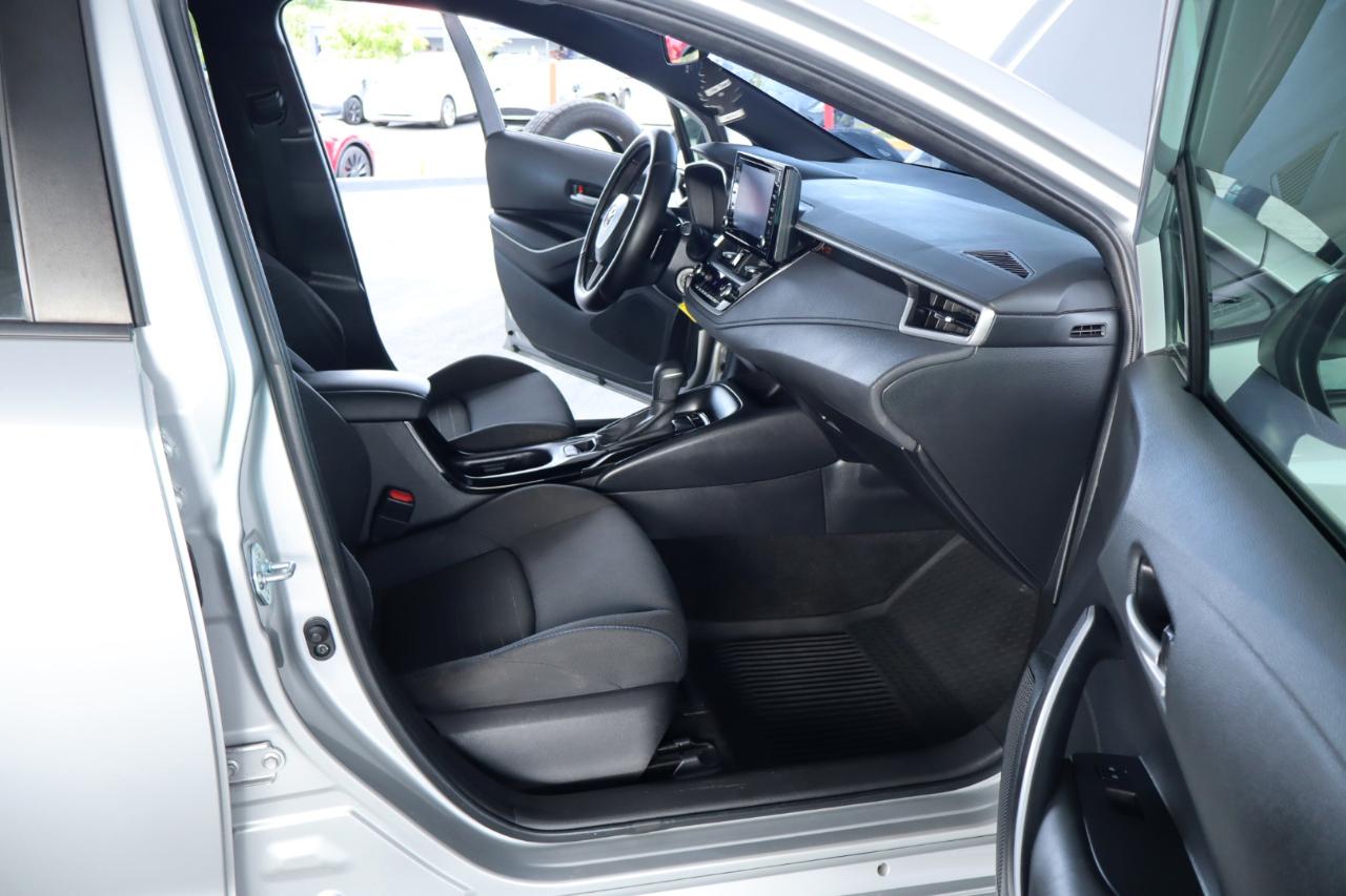 Toyota Corolla SE Nightshade CVT (Natl) 2022