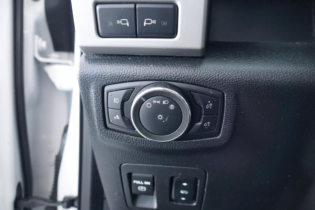 Ford F-150 4WD SuperCrew 145" Lariat 2016