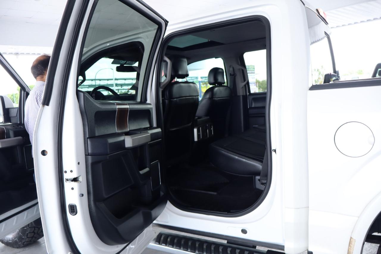 Ford F-150 4WD SuperCrew 145" Lariat 2016