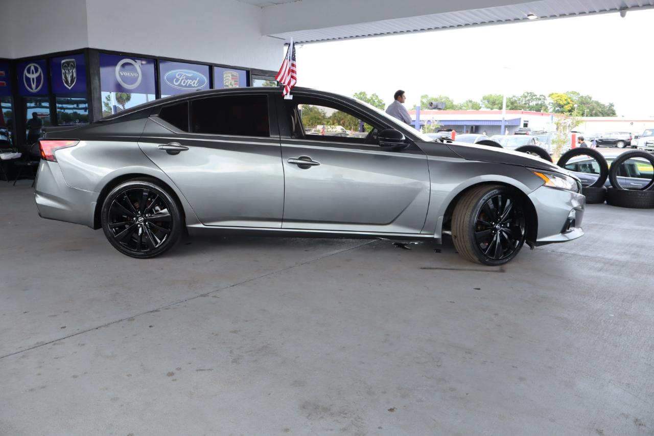 Nissan Altima 2.5 SR Sedan 2022