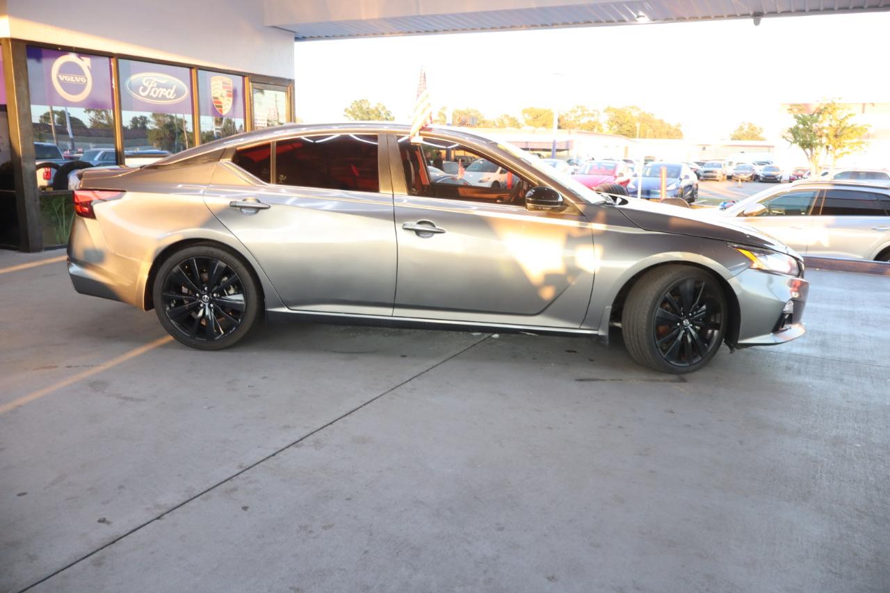Nissan Altima 2.5 SR Sedan 2022