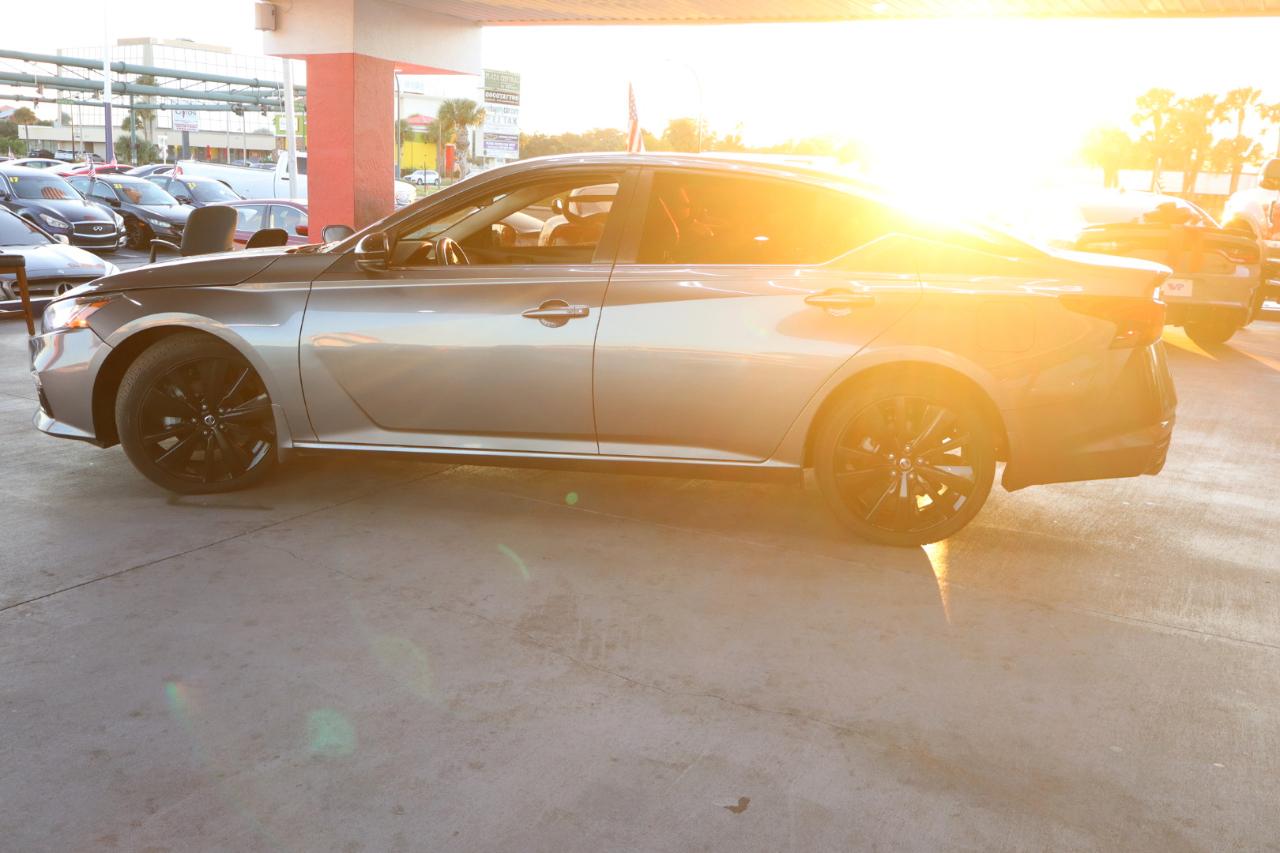 Nissan Altima 2.5 SR Sedan 2022