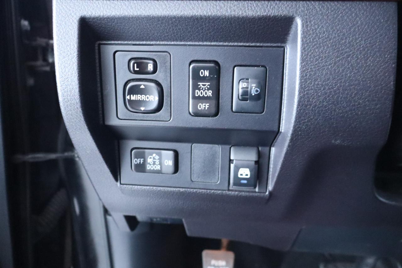 Toyota Tundra 2WD Truck CrewMax 5.7L FFV V8 6-Spd AT LTD (Natl) 2016