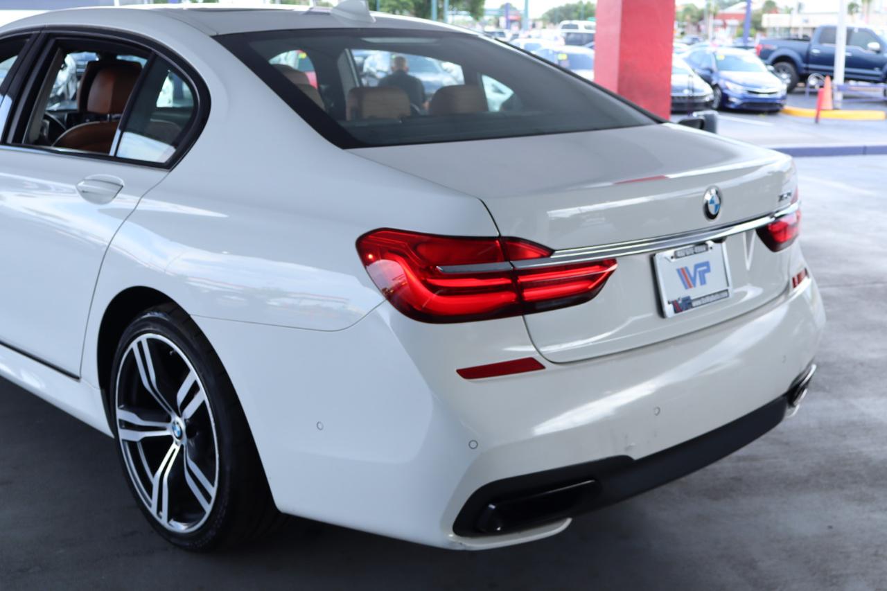 BMW 7 Series 4dr Sdn 750i RWD 2016