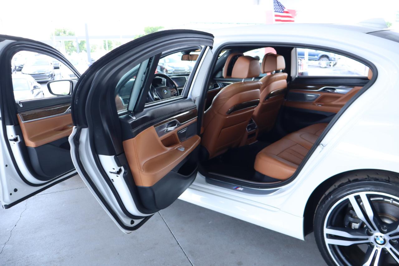 BMW 7 Series 4dr Sdn 750i RWD 2016
