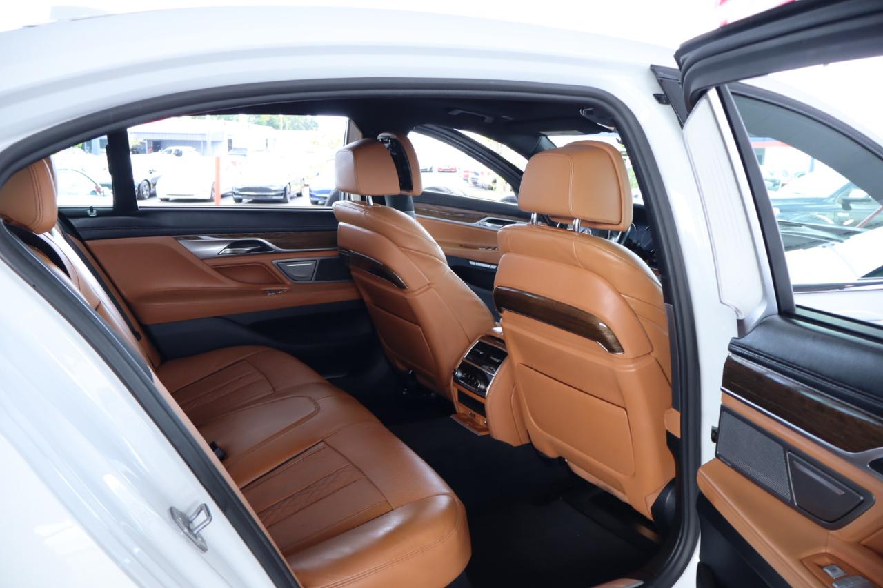 BMW 7 Series 4dr Sdn 750i RWD 2016