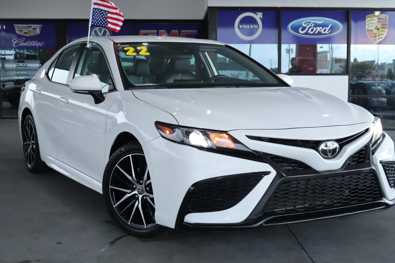 Toyota Camry SE Auto (Natl) 2022